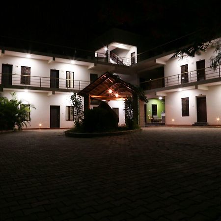 Golds Club & Resort Bayappanhalli Exterior foto