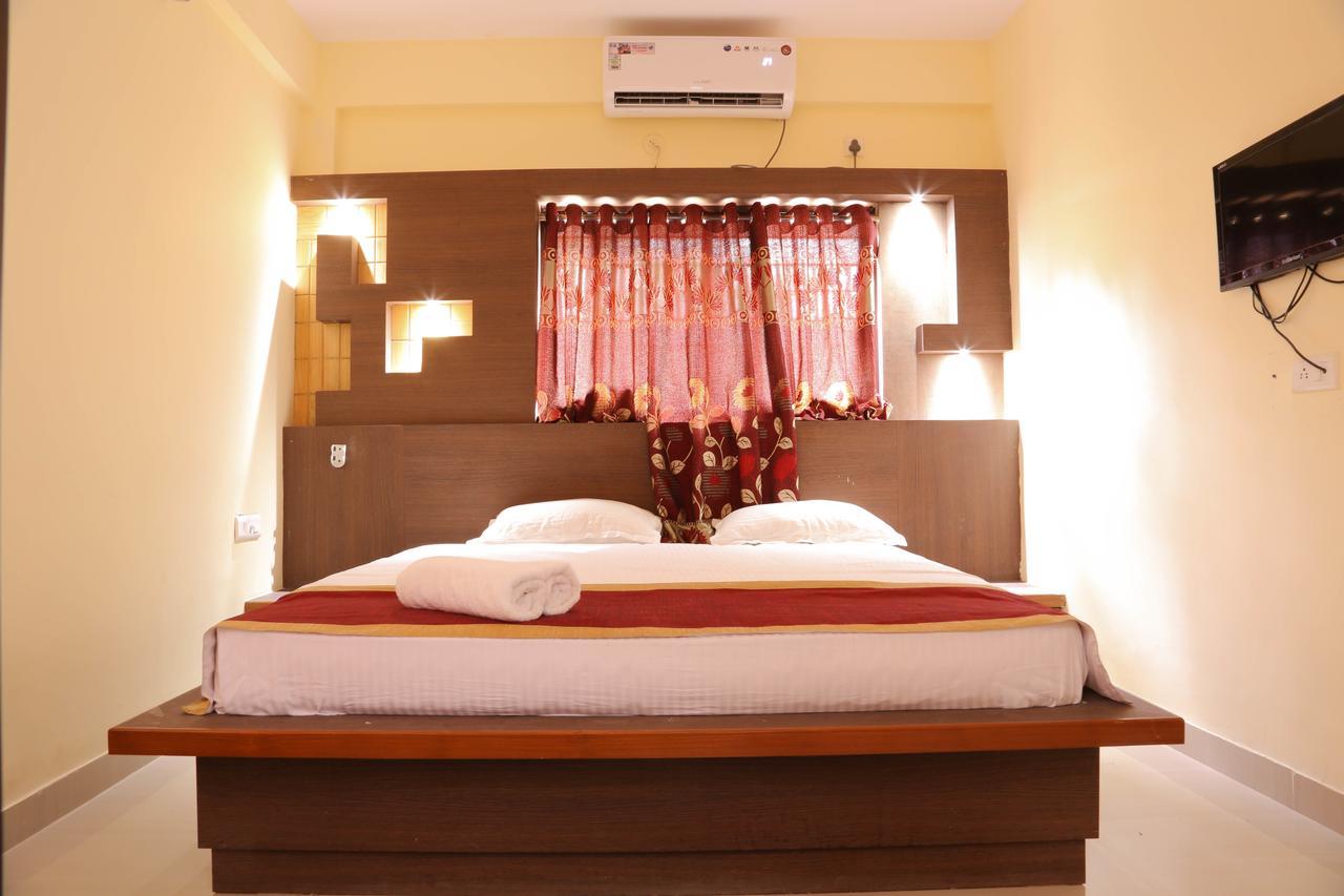 Golds Club & Resort Bayappanhalli Exterior foto